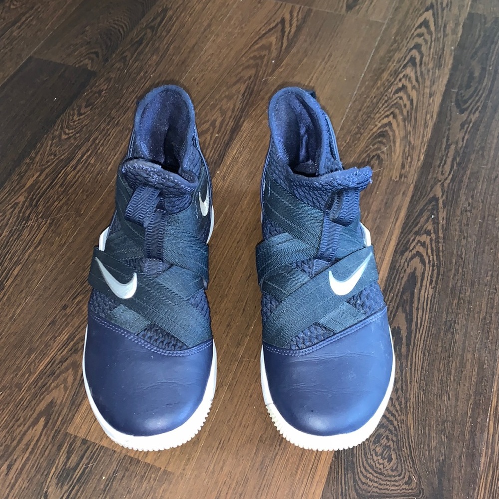 Nike LeBron soldier basketball shoes